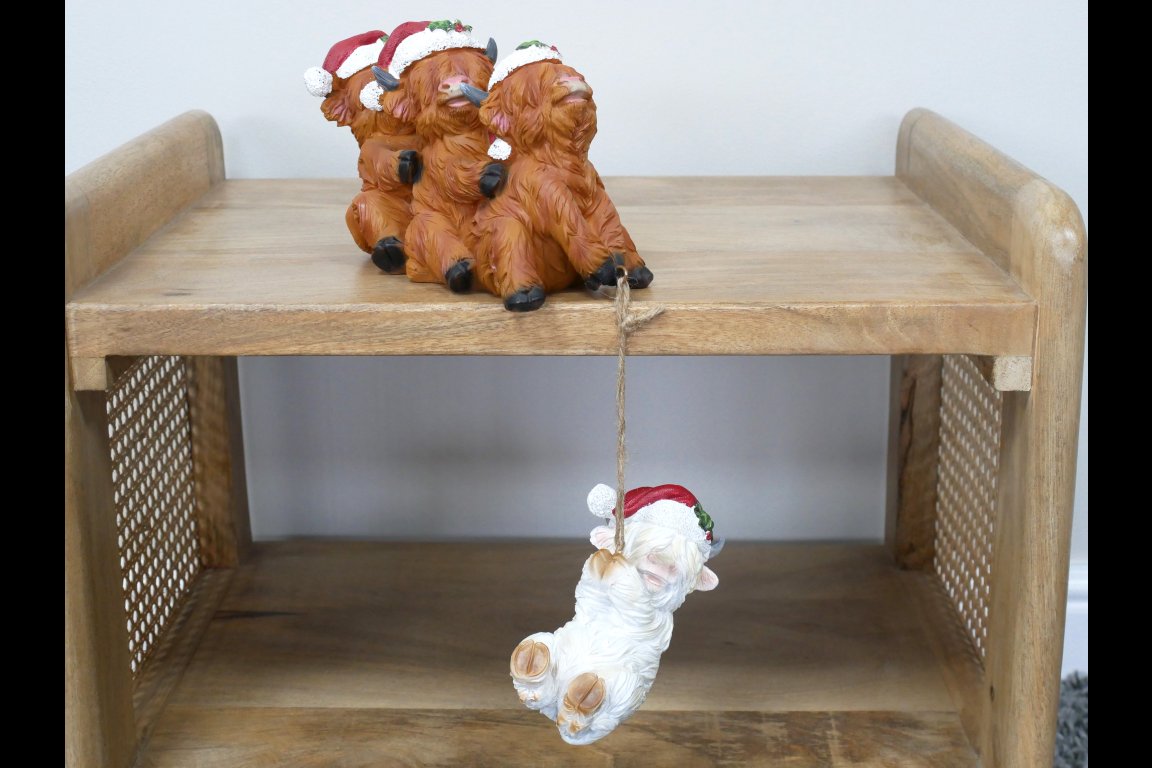 Helpful Christmas Cows