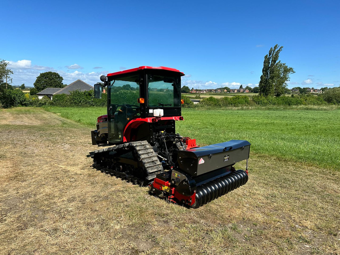 65 HOURS! MITSUBISHI GCR22 22HP COMPACT TRACKED CRAWLER TRACTOR & ROTA DAIRON RGD140 SLIT OVERSEEDER