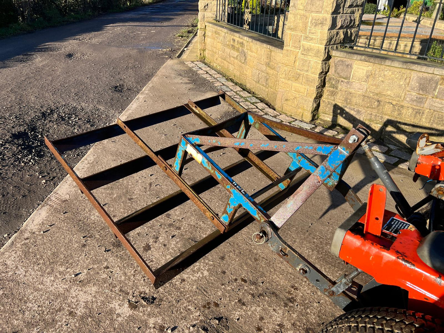 KUBOTA B1410 4WD COMPACT TRACTOR WITH WESSEX 4FT MENAGE LEVELLER