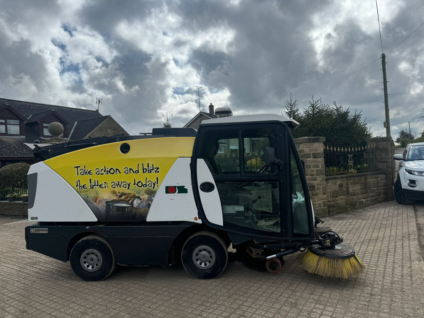 64/2014 JOHNSTON C201 ROAD SWEEPER