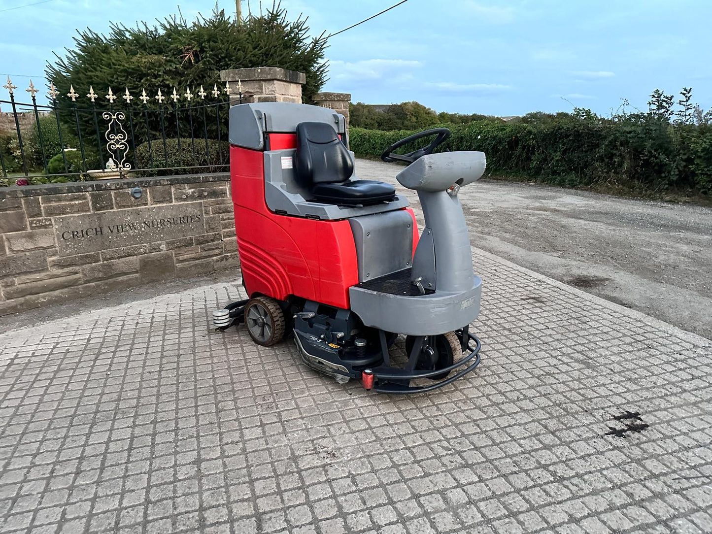 2015 HAKO SCRUBMASTER B155R RIDE ON FLOOR SCRUBBER/SWEEPER