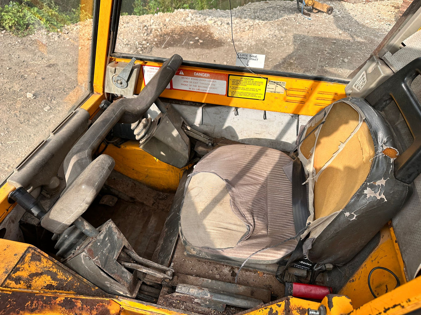 JCB ROBOT 150 WHEELED SKIDSTEER LOADER WITH JCB HYDRAULIC SWEEPER BUCKET