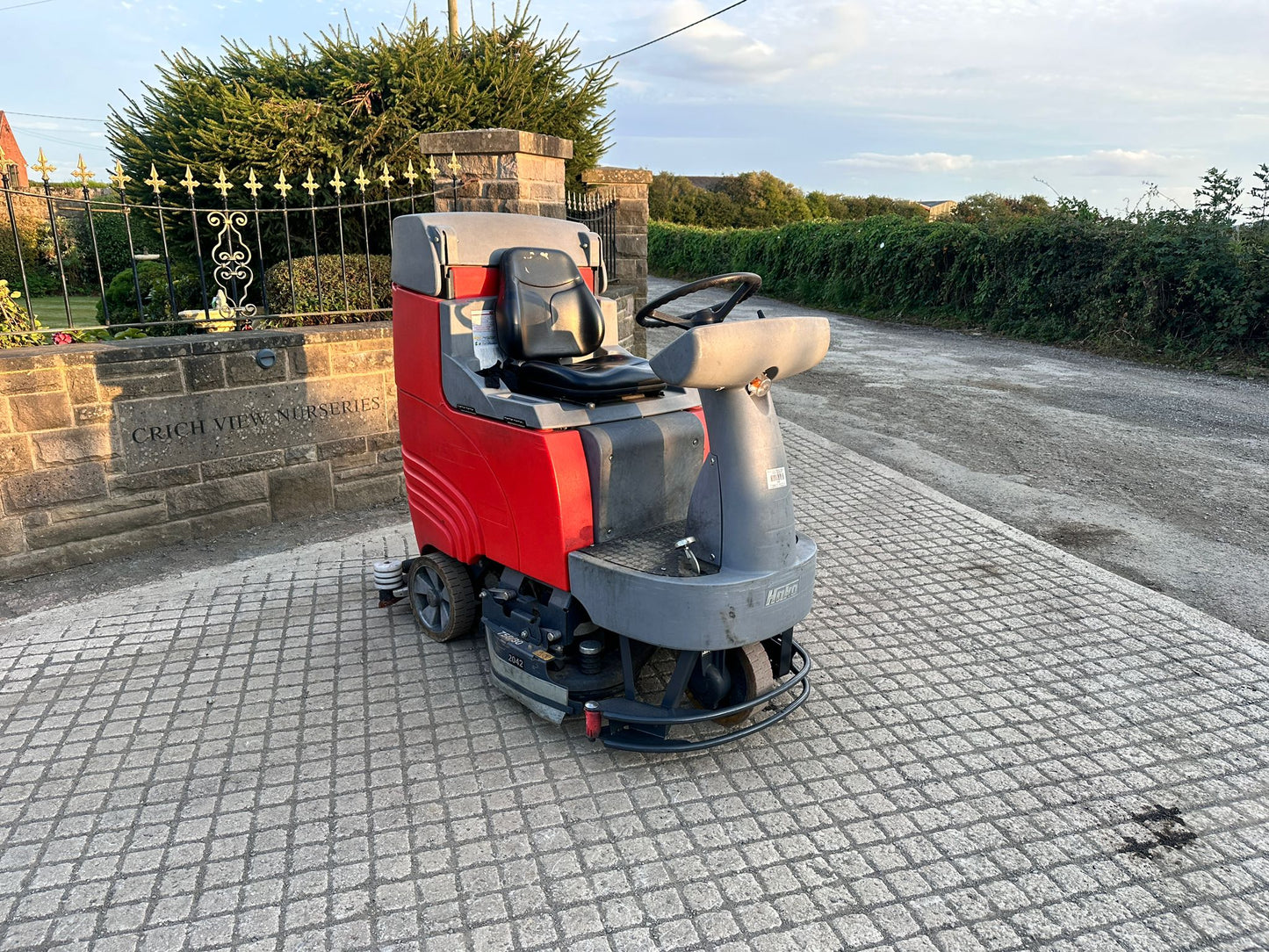 2017 HAKO SCRUBMASTER B155R RIDE ON FLOOR SCRUBBER/SWEEPER