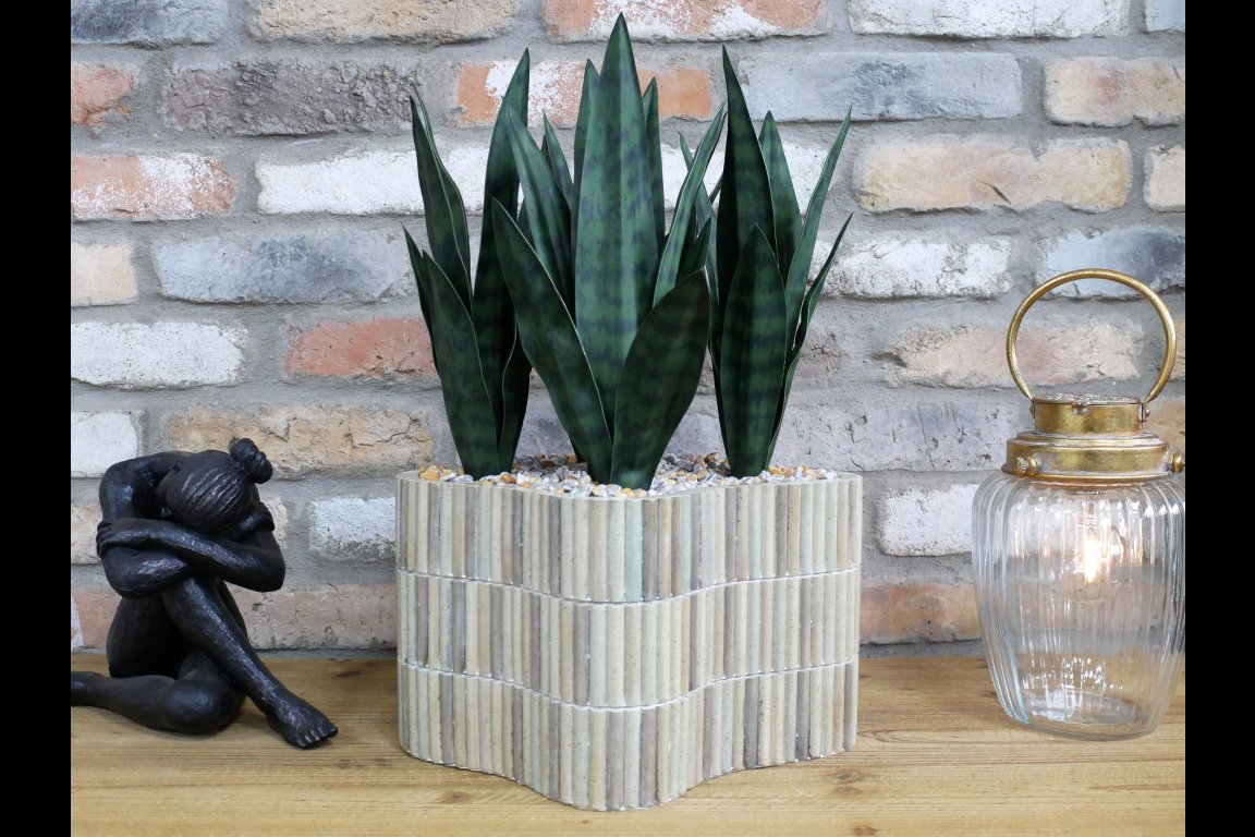 Planter & Artificial Plants
