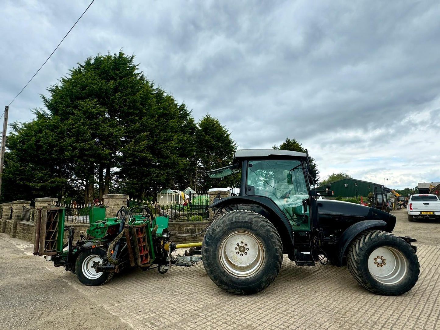 2010 DEUTZ FAHR 100 TRACTOR WITH RANSOMES 7 GANG LAWN MOWER 100 HP TRACTOR