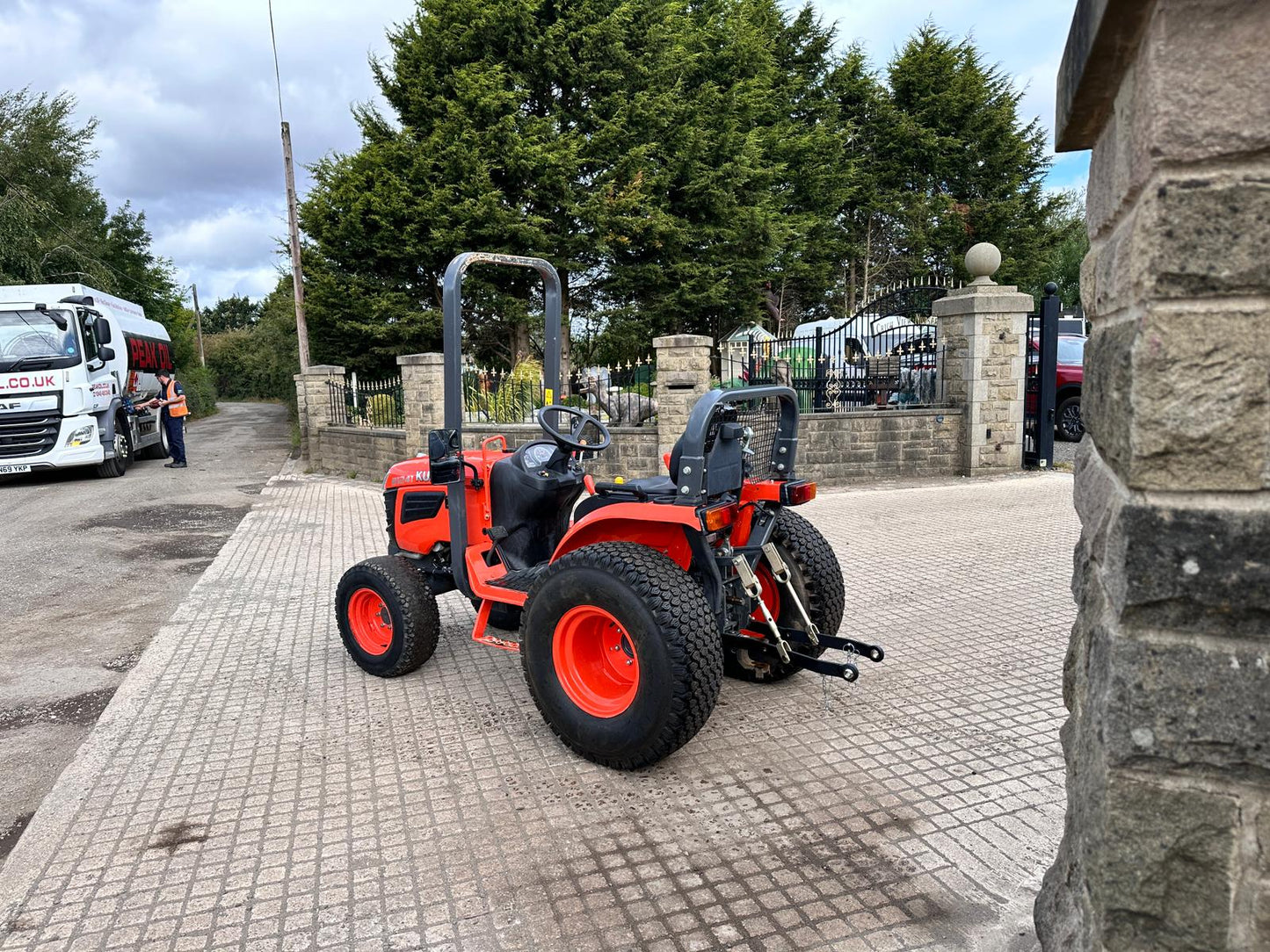 484 HOURS - KUBOTA B1241 4WD COMPACT TRACTOR