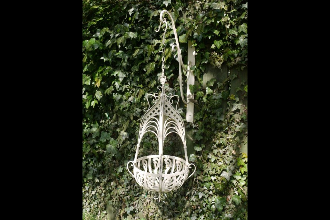 Small hanging Basket (Cream)