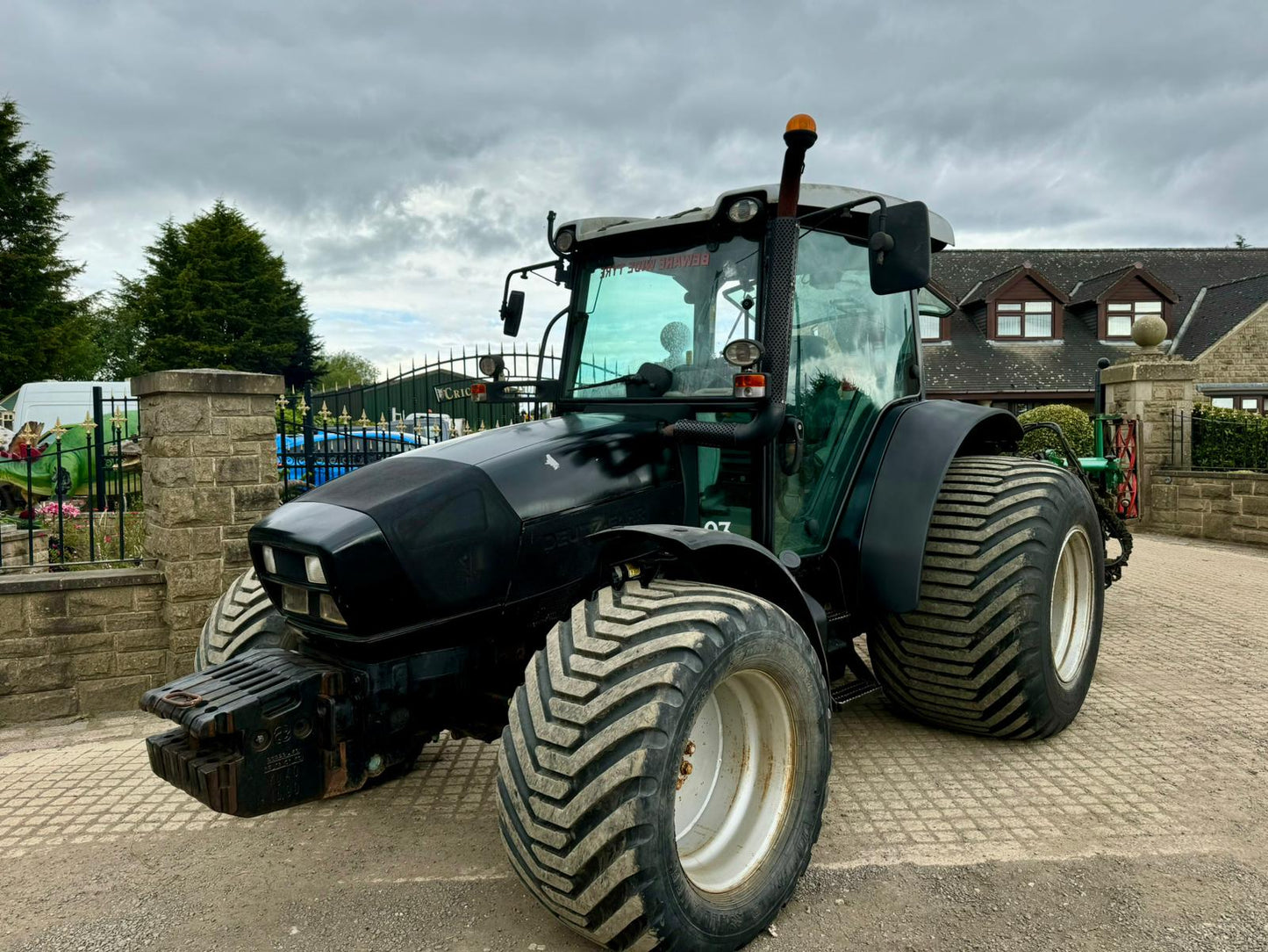 2010 DEUTZ FAHR 100 TRACTOR WITH RANSOMES 7 GANG LAWN MOWER 100 HP TRACTOR