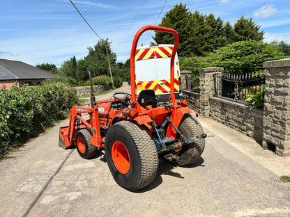 KUBOTA B2150 23HP 4WD COMPACT TRACTOR WITH LOADER AND BUCKET