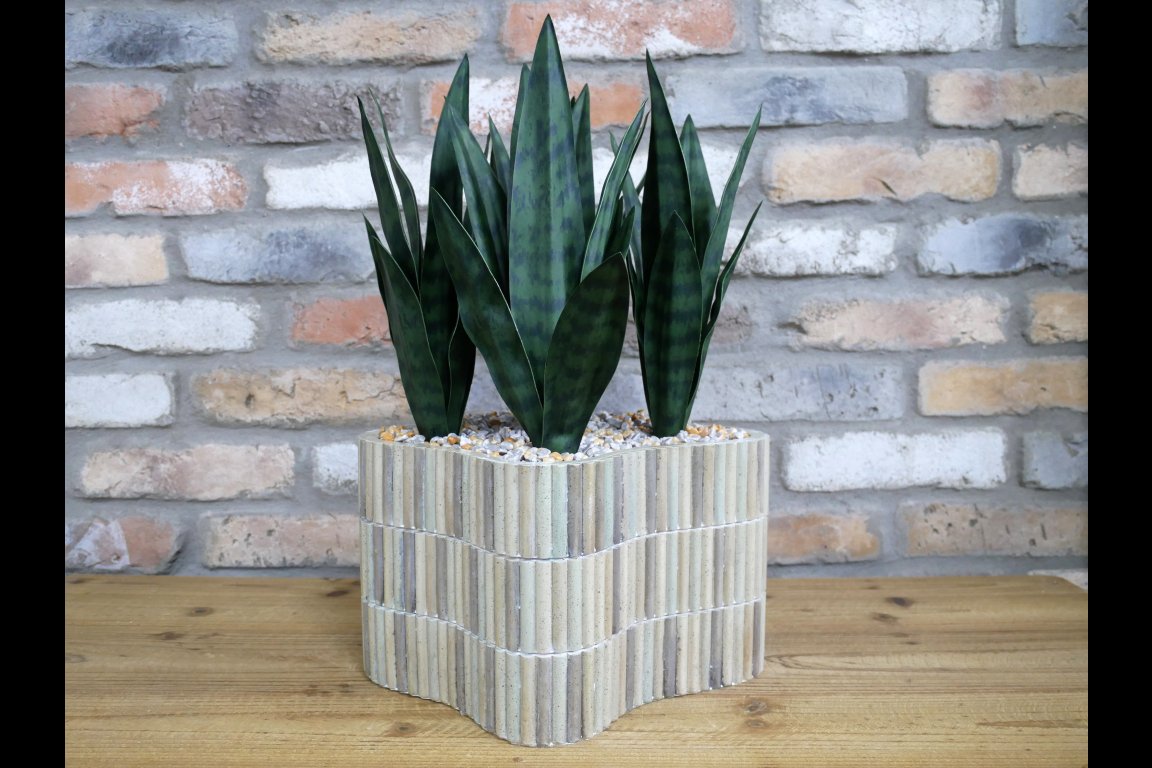 Planter & Artificial Plants