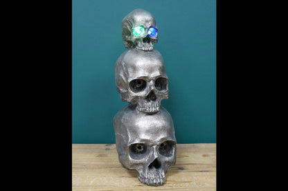 Three Skulls Statue