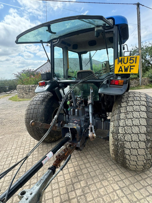 NEW HOLLAND TN55D 55HP 4WD COMPACT TRACTOR WITH REAR RANSOMES CYLINDER MOWER