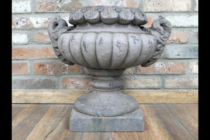 Urn