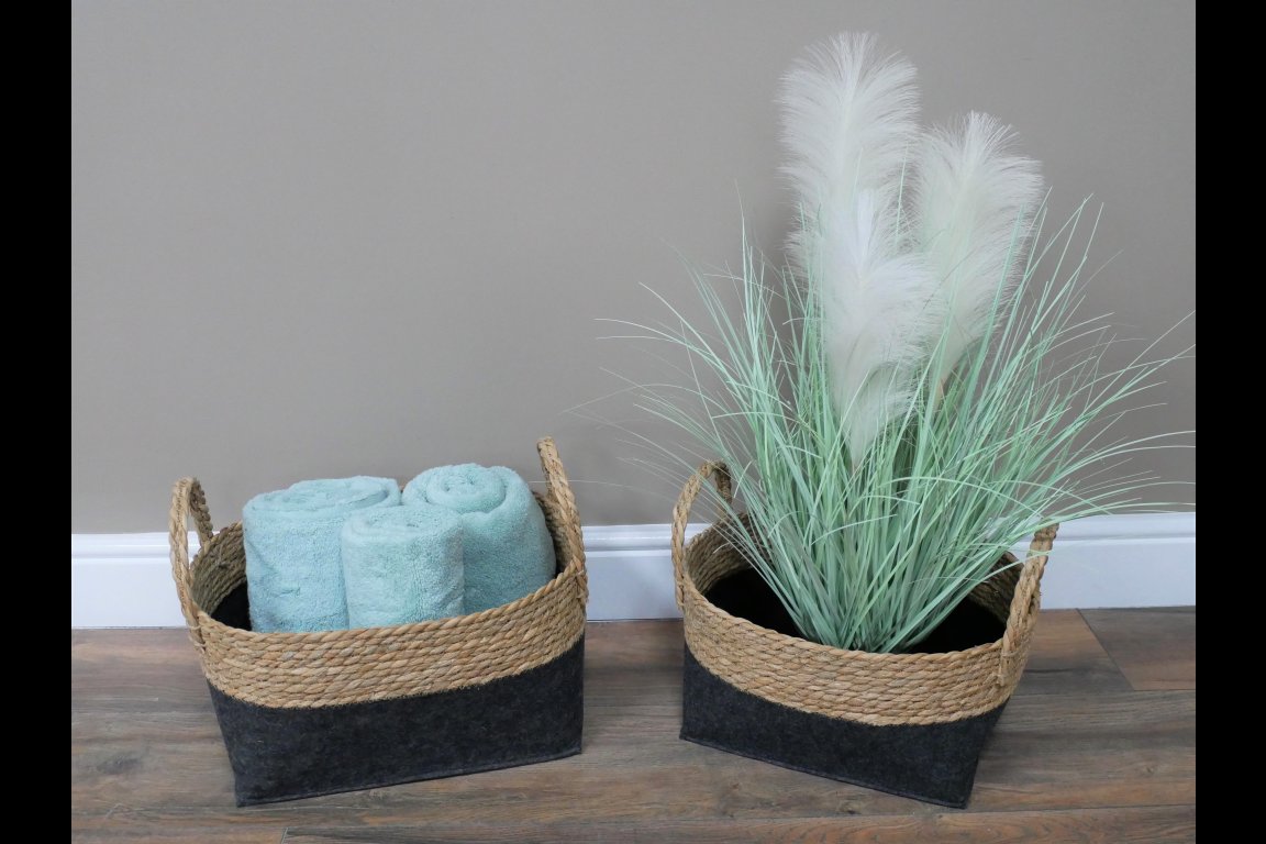 Set Of Two Baskets / Planters
