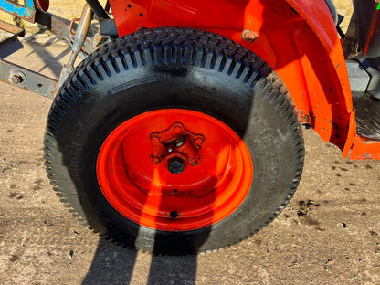 KUBOTA B1410 4WD COMPACT TRACTOR WITH WESSEX 4FT MENAGE LEVELLER