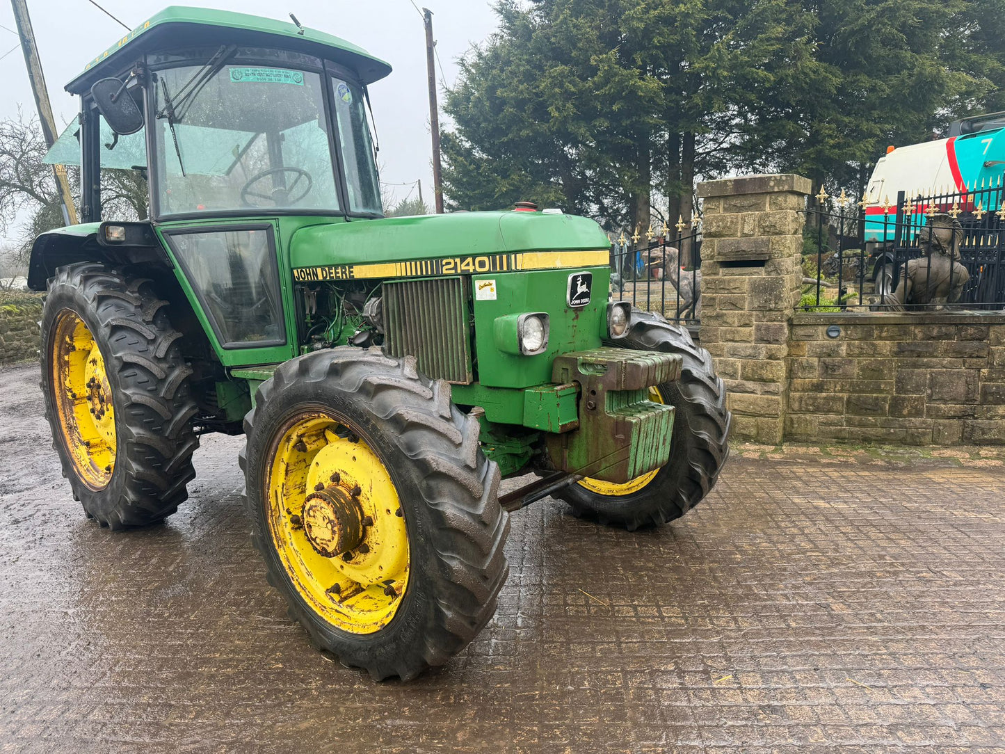 JOHN DEERE 2140 4 WHEEL DRIVE TRACTOR 80 HP