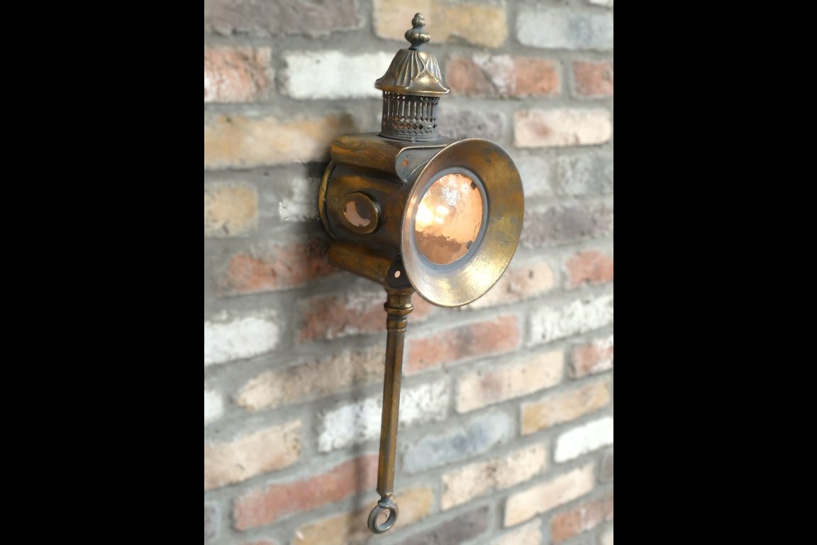 Lantern Wall Light
