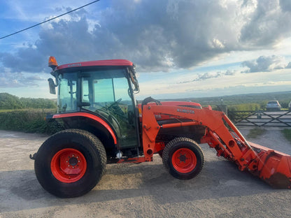 2012 KUBOTA L5240HST 54HP 4WD COMPACT TRACTOR WITH FRONT LOADER AND BUCKET