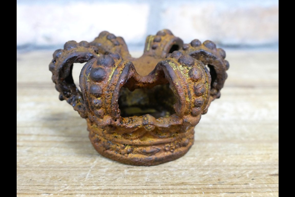 Crown Tealight Holder