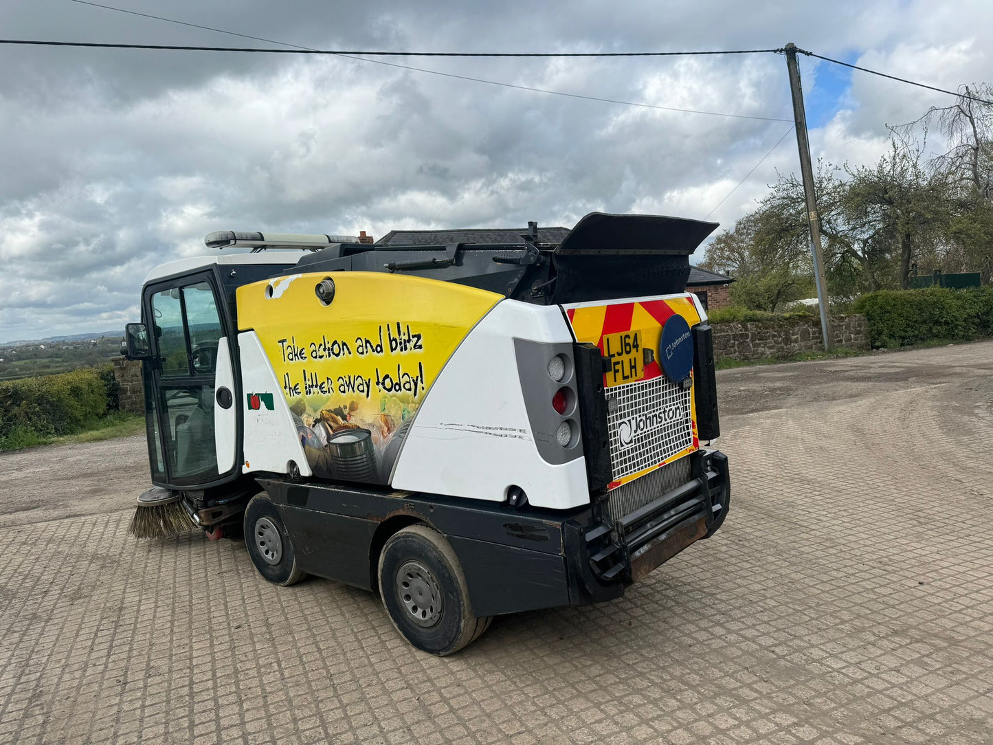 64/2014 JOHNSTON C201 ROAD SWEEPER