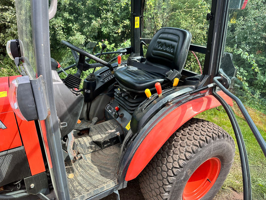 65 REG. KUBOTA B2350 23HP 4WD COMPACT TRACTOR WITH HYDRAULIC 4 WAY BLADE