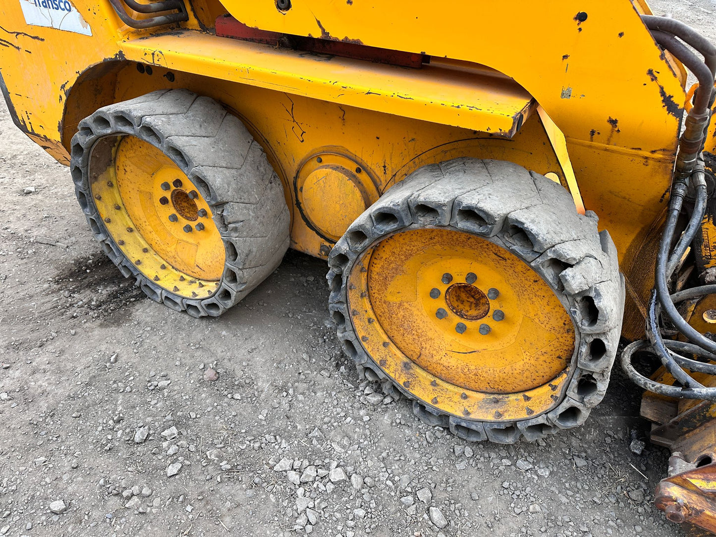 JCB ROBOT 150 WHEELED SKIDSTEER LOADER WITH JCB HYDRAULIC SWEEPER BUCKET