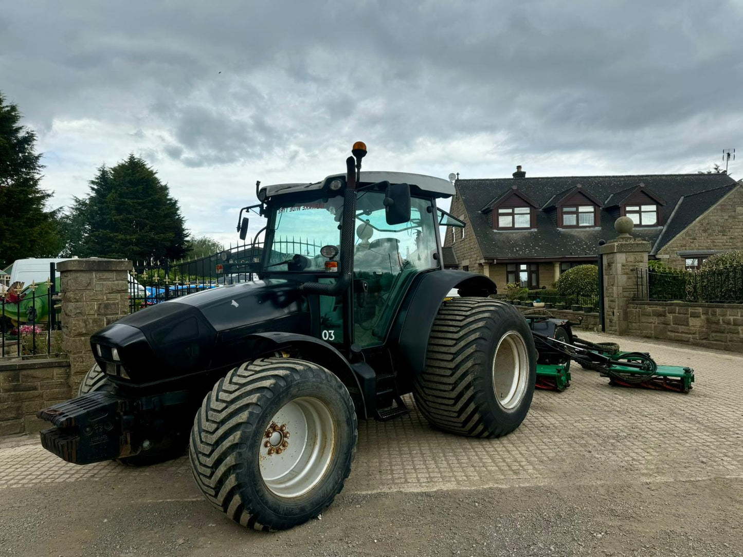 2010 DEUTZ FAHR 100 TRACTOR WITH RANSOMES 7 GANG LAWN MOWER 100 HP TRACTOR