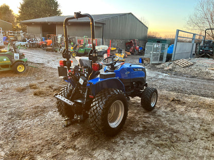 UNUSED SOLIS 20 20hp 4WD COMPACT TRACTOR, SHOWING A LOW AND GENUINE 3 HOURS