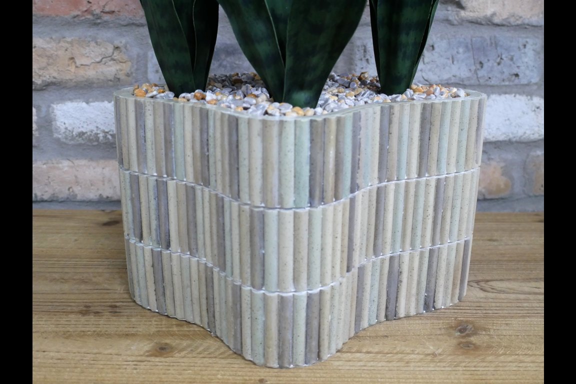 Planter & Artificial Plants