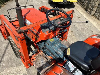 KUBOTA B2150 23HP 4WD COMPACT TRACTOR WITH LOADER AND BUCKET