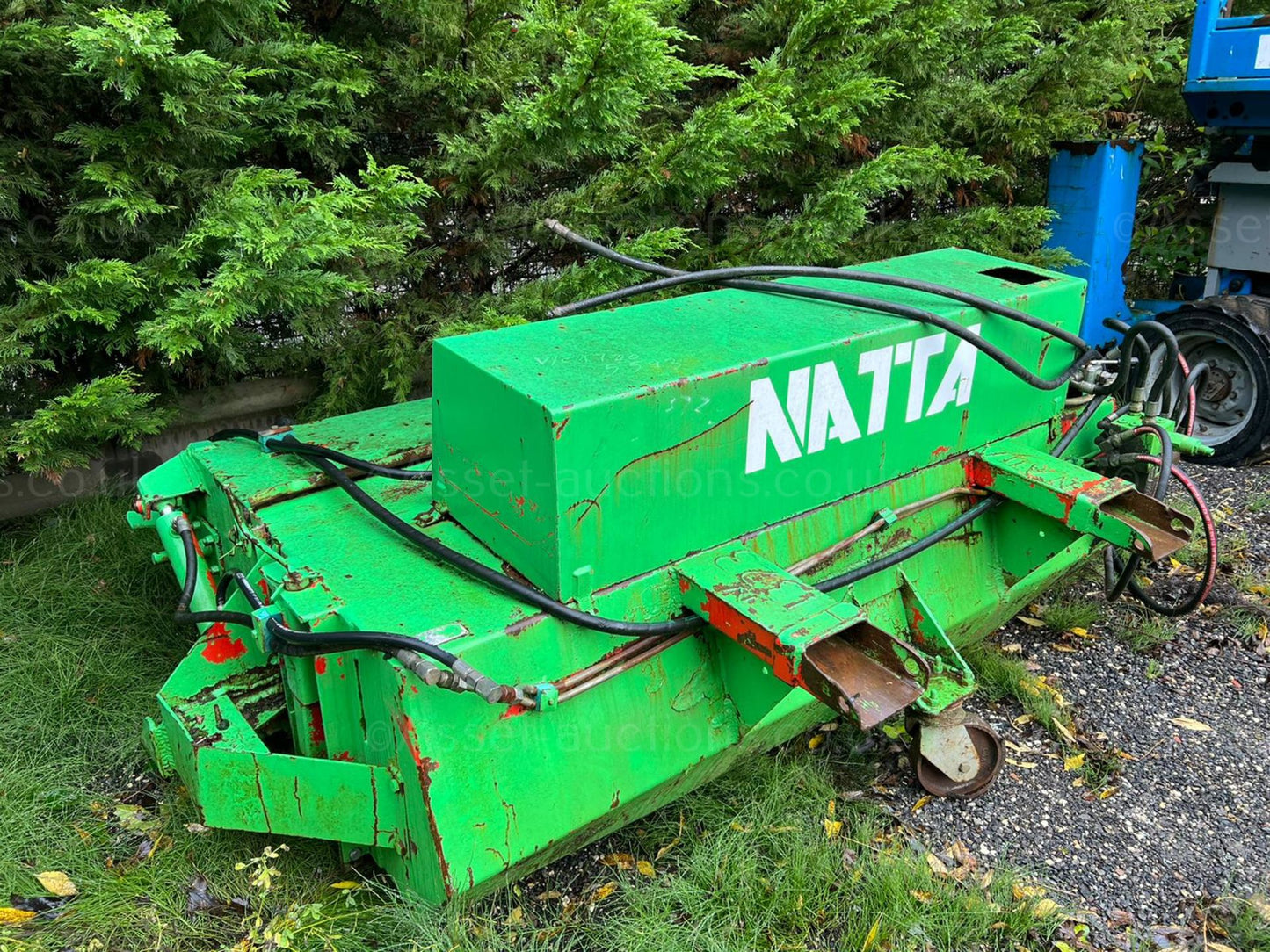 GREEN NATTA SWEEPER BUCKET, SUITABLE FOR PALLET FORKS, HYDRAULIC DRIVE