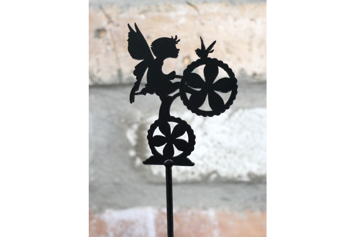 Set Of 4 Small Stakes
