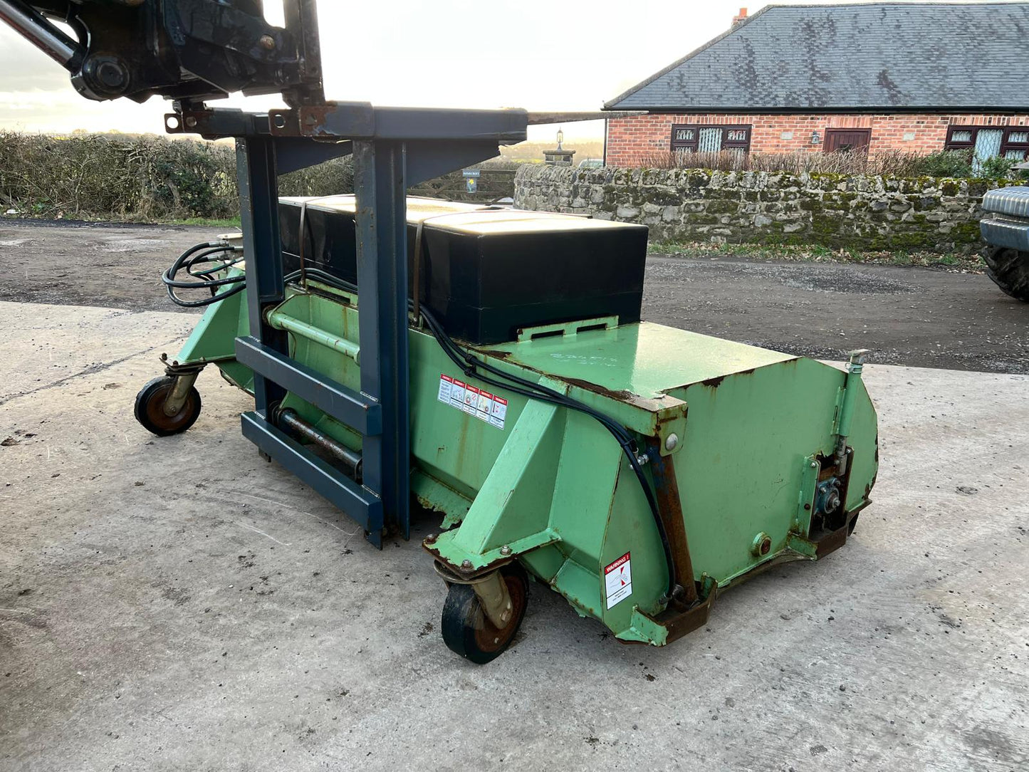 DATUM DIRT MASTER DMX240 2.4 METRE HYDRAULIC SWEEPER COLLECTOR WITH WATER TANK