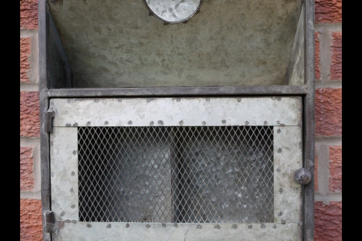 Wall Storage Unit