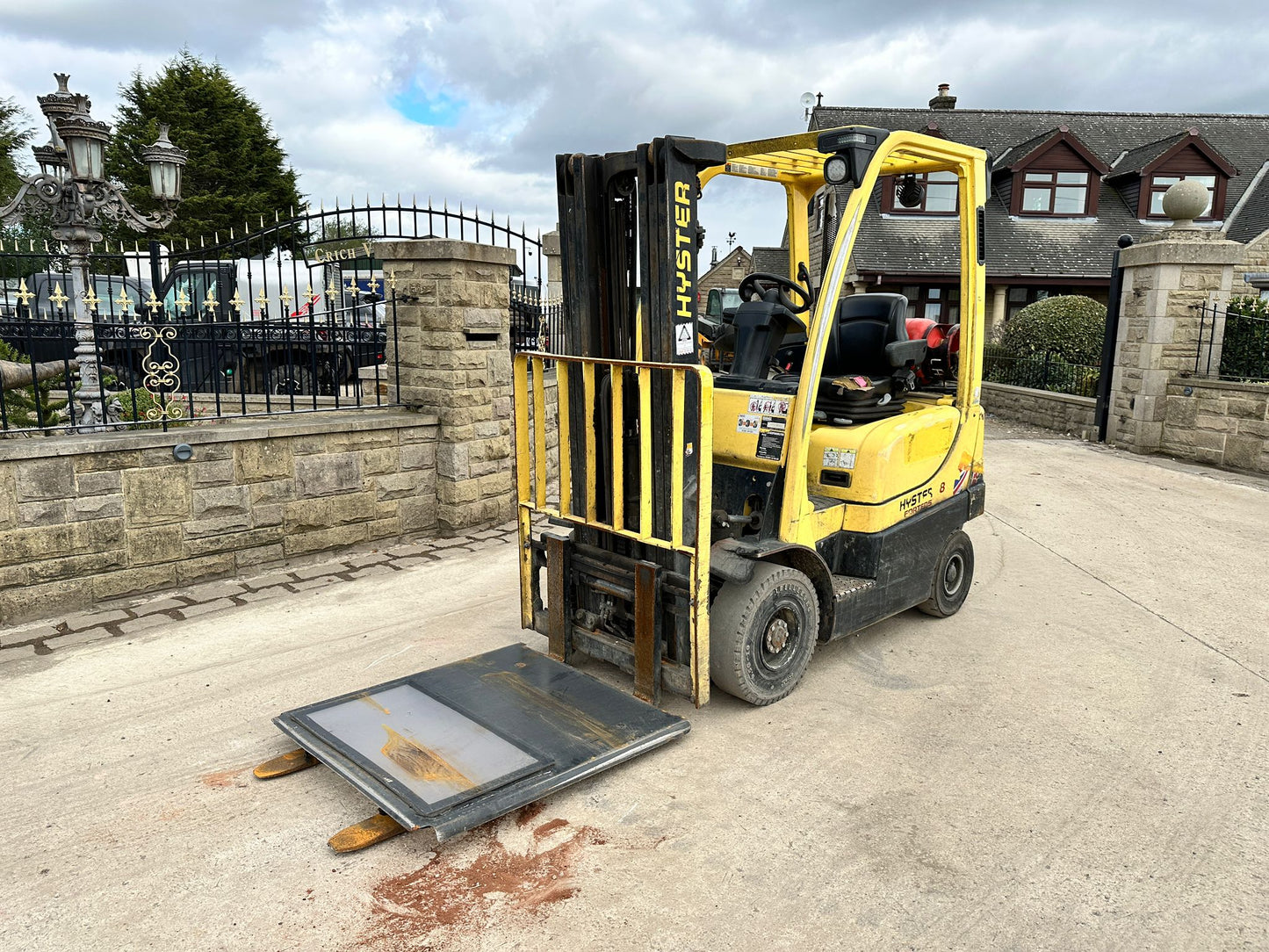 2017 Hyster Fortens H1.8FT 1.8 Ton Forklift With Roof