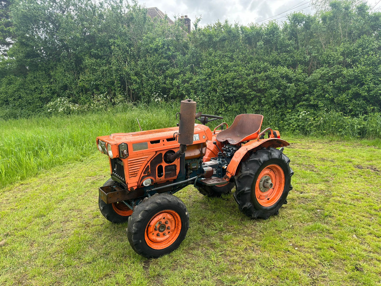 Kubota B7100 17HP 4WD Compact Tractor