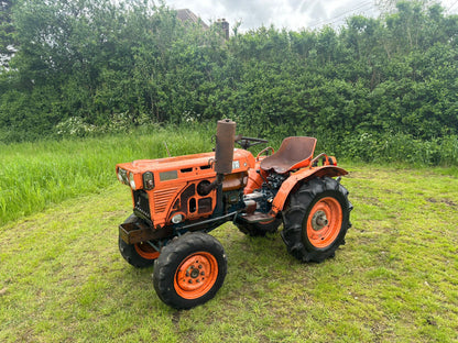 Kubota B7100 17HP 4WD Compact Tractor