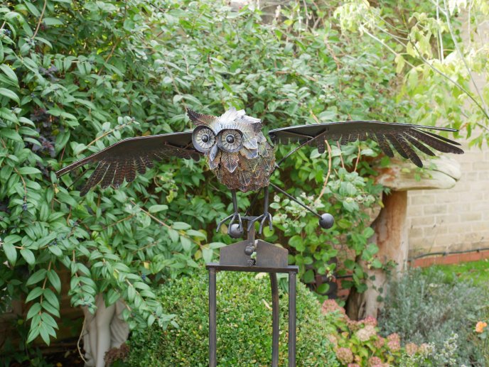 Giant Owl Stake