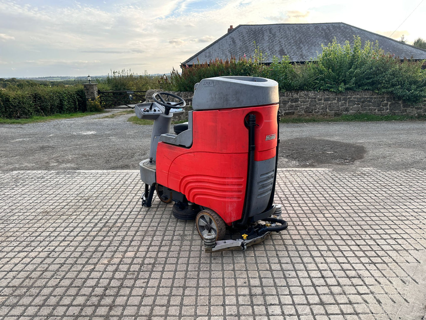 2015 HAKO SCRUBMASTER B155R RIDE ON FLOOR SCRUBBER/SWEEPER