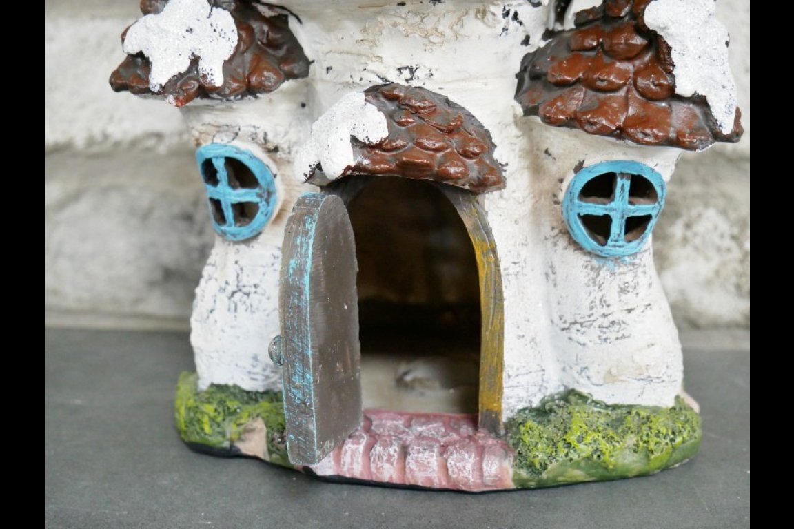 Pine Cone House (Large)