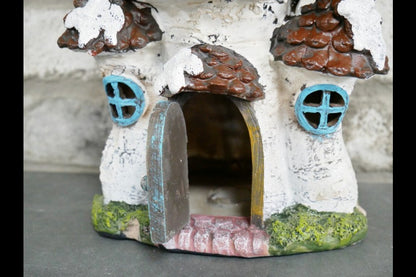 Pine Cone House (Large)