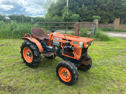 Kubota B7100 17HP 4WD Compact Tractor