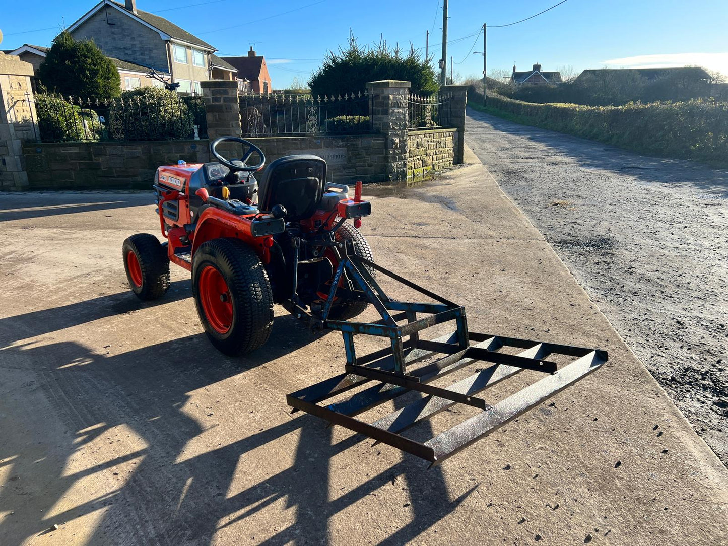 KUBOTA B1410 4WD COMPACT TRACTOR WITH WESSEX 4FT MENAGE LEVELLER