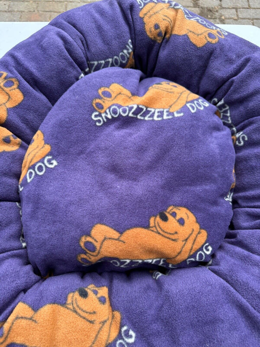 LARGE SNOOZZZEEE DOG / PUPPY BED PURPLE DOG DESIGN CUSHION 71CM