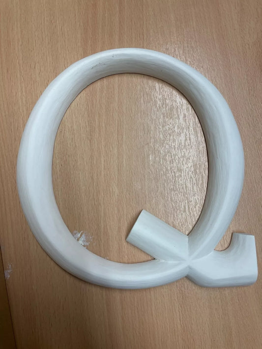 Q POSH GRAFFITI WHITE VERY LARGE Q 43CM WOODEN RESIN LETTER WALL ART FASHION